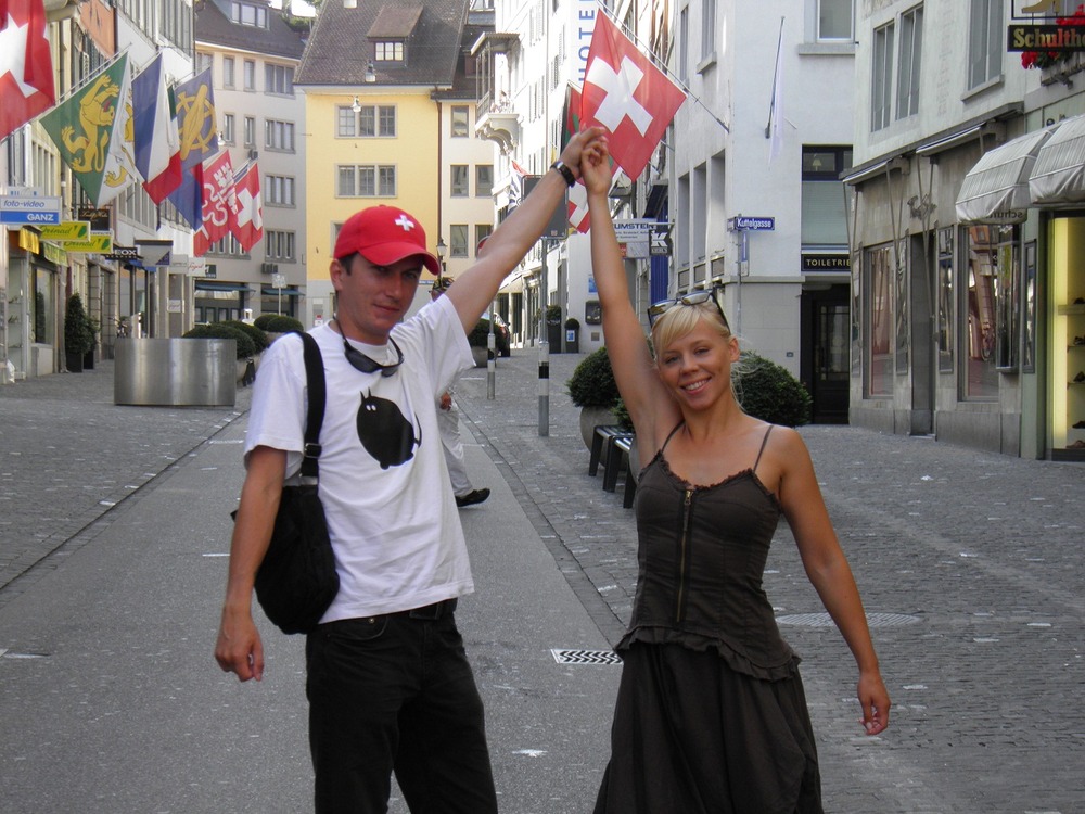 Швейцарский флажок-символ благосостояния
